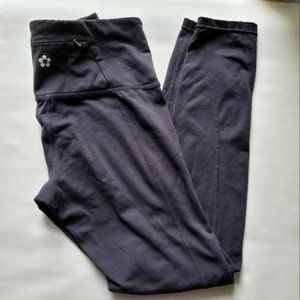 Tuff athletics leggings made in Canada ZIPPER POCKET